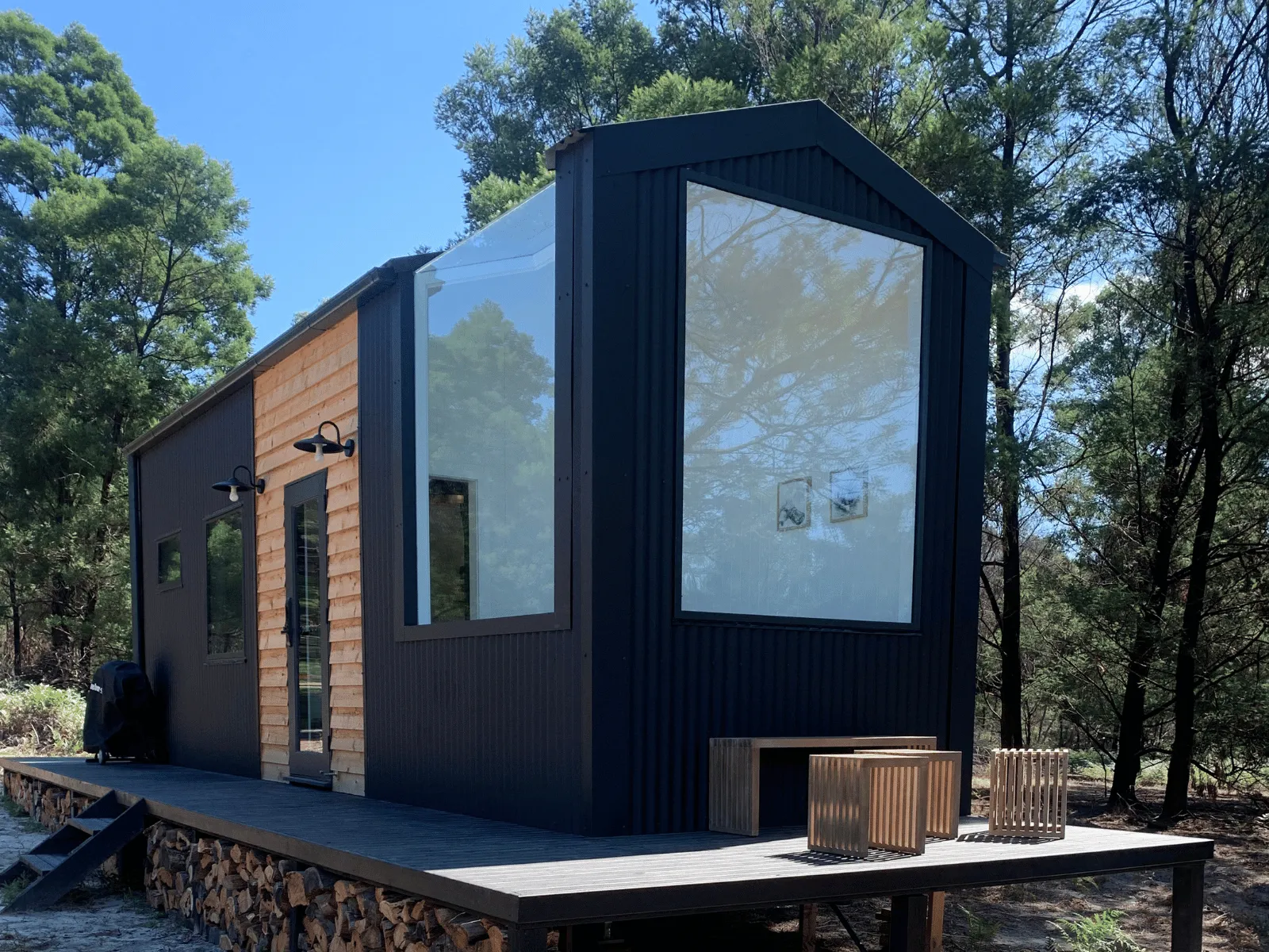 2-Bed Tiny Home With Full Kitchen, Waterfall Window & Ground-Floor King