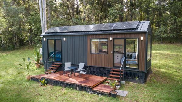 9.60 Ground Floor Master Bedroom THOW