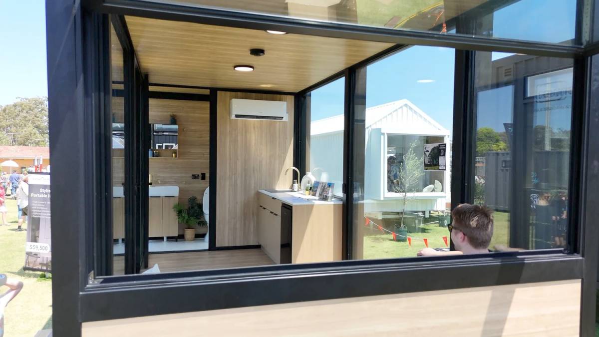 6m Double Glazed Glass Pod on Trailer - Image 1