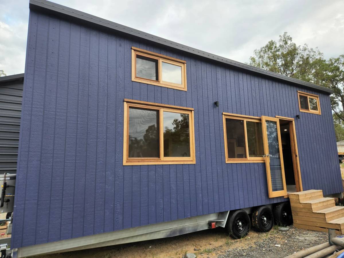 8.4m Tiny Home On Wheels - Dual Standing Lofts & Family Layout - Image 1