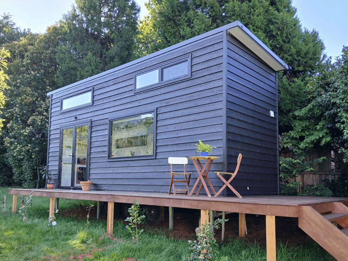 Move-In Ready 7.2m Tiny Home — Full Kitchen, Staircase & Queen Loft - Image 1